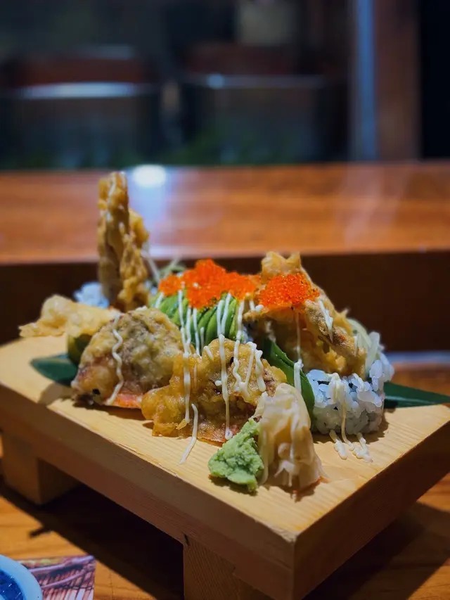牛油果軟殼蟹卷