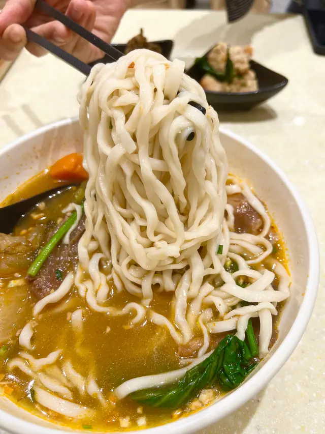 麻辣半筋半肉紅燒牛肉麵