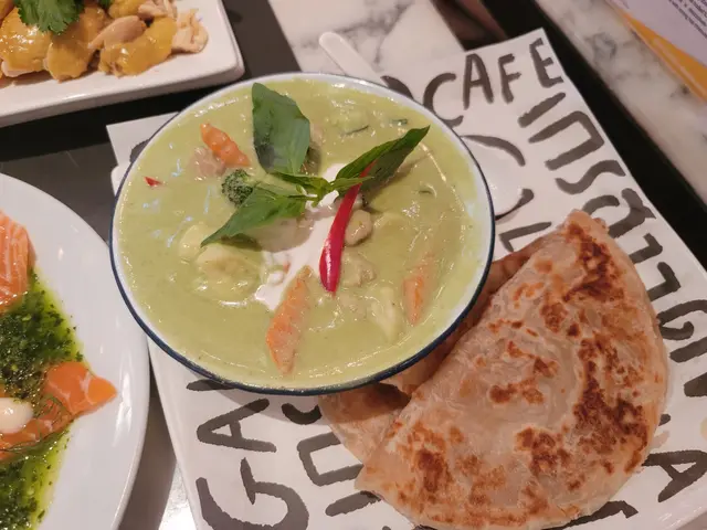 泰式青咖哩雞配泰式薄餅