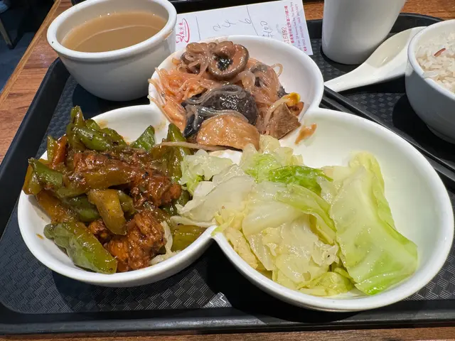 六選三餸，配例湯