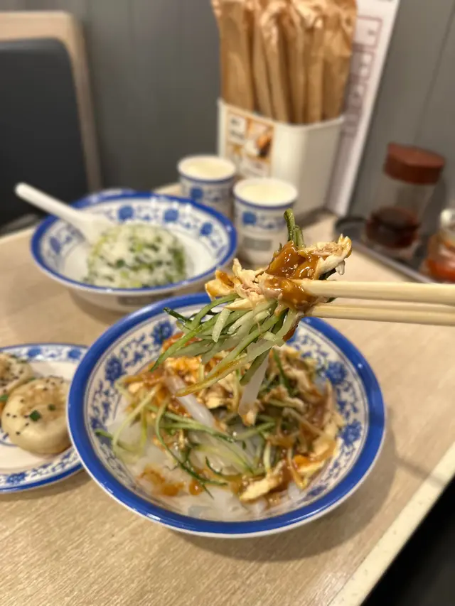 麻醬手撕雞絲粉皮