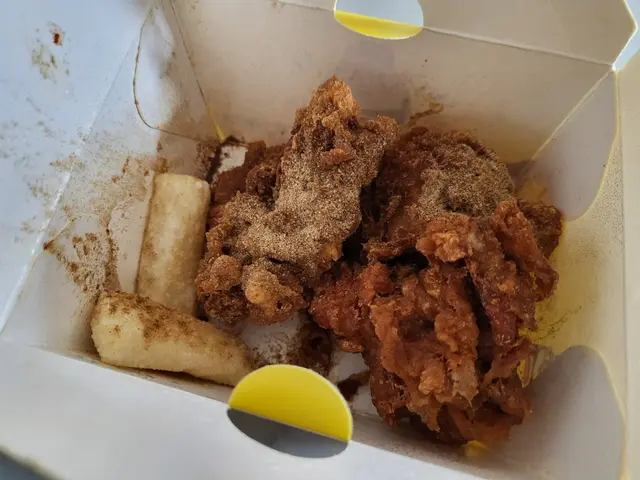 小蜜蜂炸雞套餐(鹽酥炸雞、紫菜拌飯、飲品)