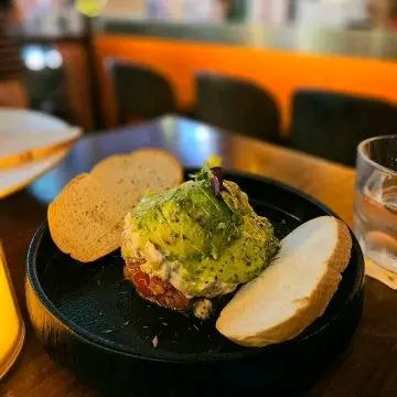 燒牛肉他他(配牛油果)