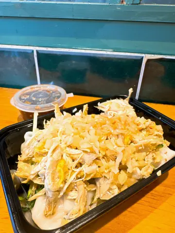 手撕雞筲箕河粉