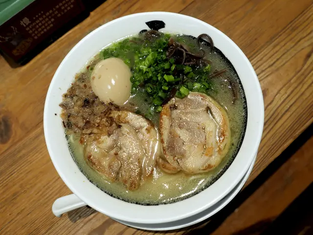 雞叉燒味玉雞白湯拉麵