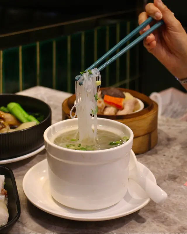 鮮花甲粉絲湯