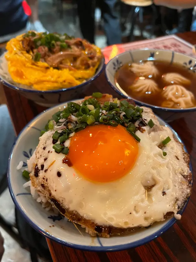 香煎脆邊蛋肉餅飯