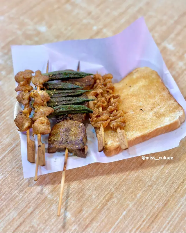 脆香雞皮、蜜糖多士、厚切牛舌心、雞軟骨、秋葵