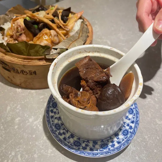 黑蒜螺片燉肉排湯(盅) 籠仔金針雲耳雞飯