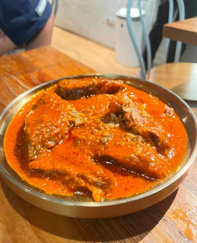 不變・招牌巴東牛肉