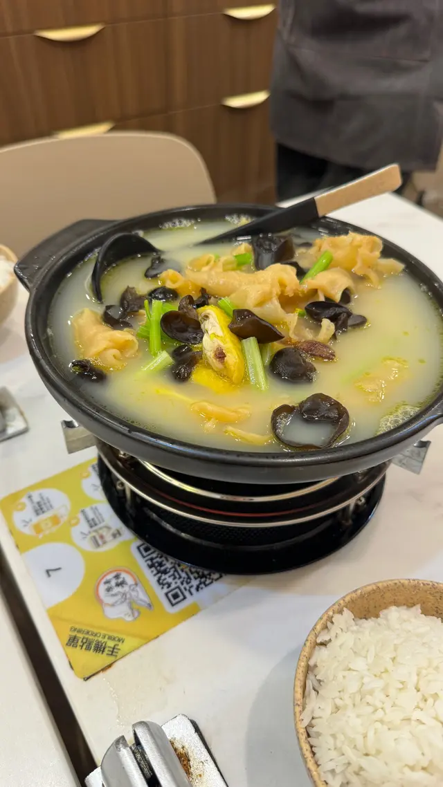 濃湯花膠雞煲