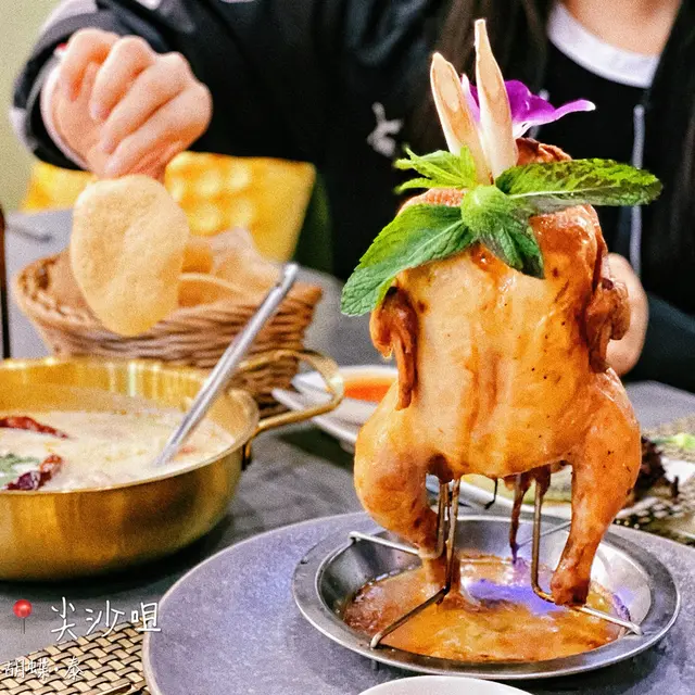 今餐真係好有火🤤前排見到依間新開嘅泰式餐廳有送雞優惠😍 餐廳2人同行人均150就會送雞,門檻唔高,仲有火焰燒雞show😎唔食走寶!