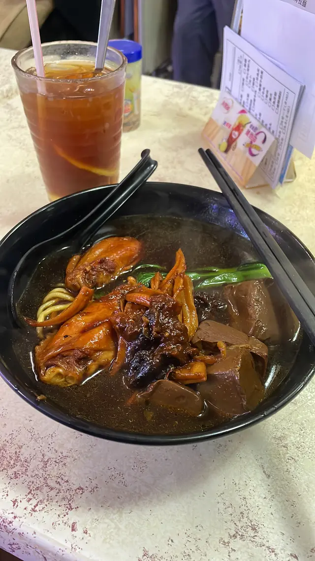 三餸車仔麵配冷檸茶