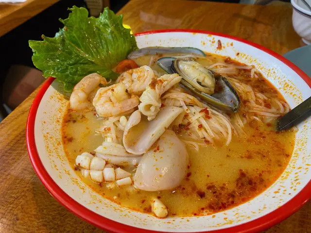 海鮮冬陰功湯金邊粉