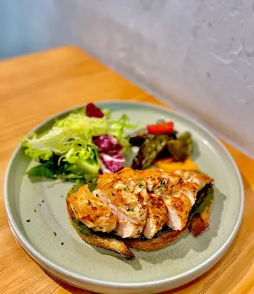 烤雞胸•自家製意式香草醬酸種麵包吐司