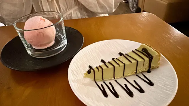 是日甜品為🍵抹茶芝士餅或士多啤梨🍓雪糕
抹茶芝士餅茶味香濃，雪糕就正常啦。