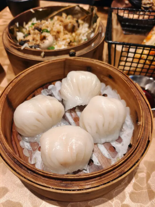 月半彎晶瑩鮮蝦餃
