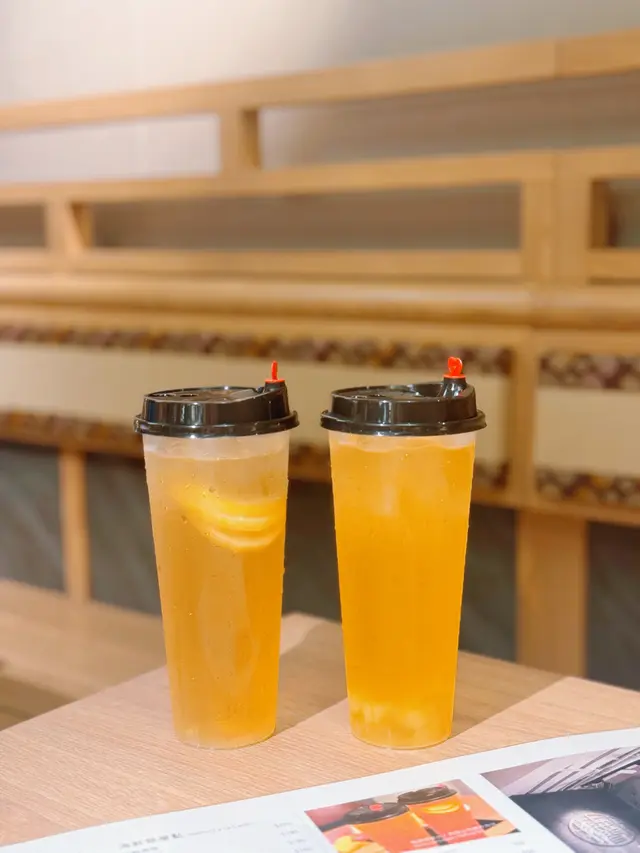 蜂蜜檸檬水+$0/鳳梨冰茶+$4