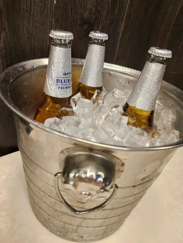 免開瓶費，仲比埋冰桶酒杯，哈哈，正