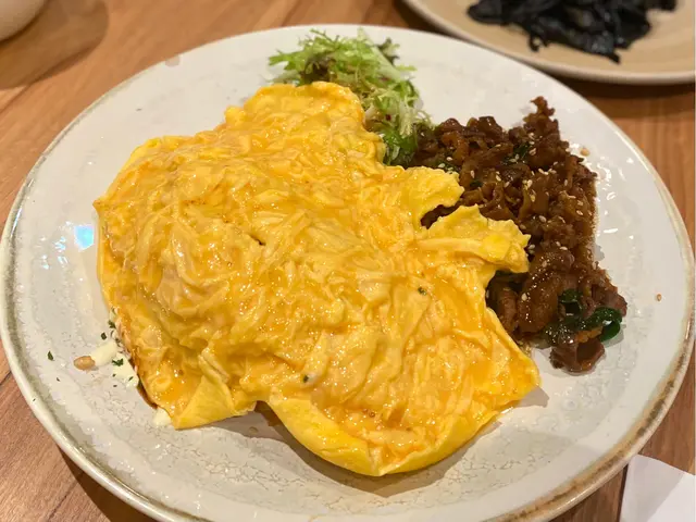 烤牛肉蛋包飯