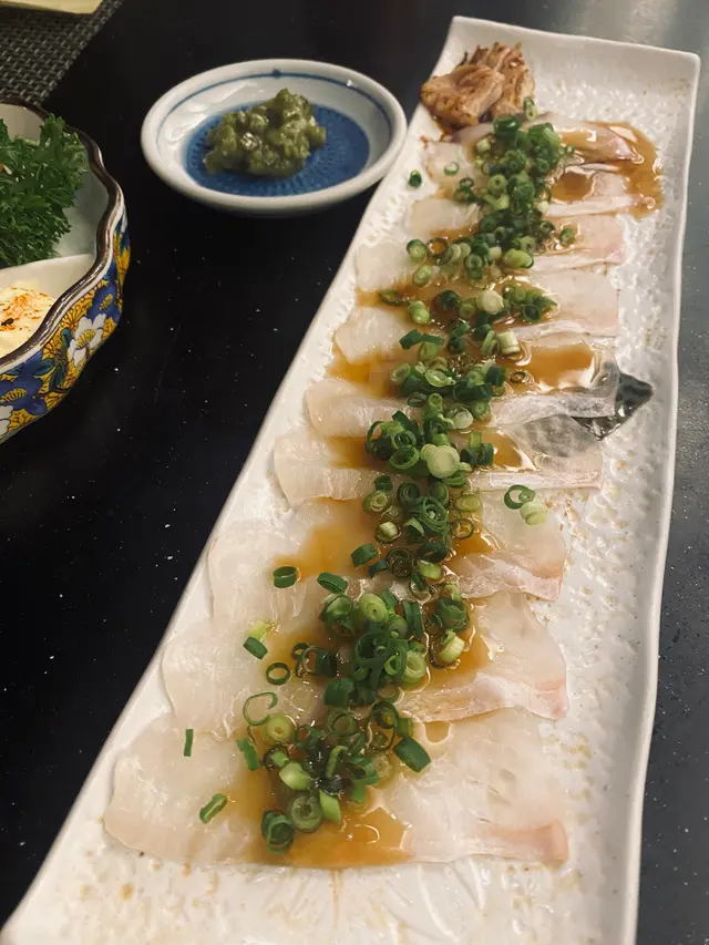 
最驚喜係呢個左口魚刺身配酸汁同芥末漬
刺身就咁食好鮮甜 配埋汁另有一番風味
再加埋芥末漬真係好多層次
雖然好攻鼻但係我每一塊都加勁多上去上