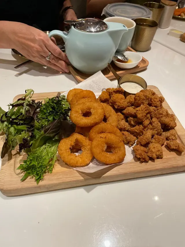 炸魷魚圈及雞軟骨