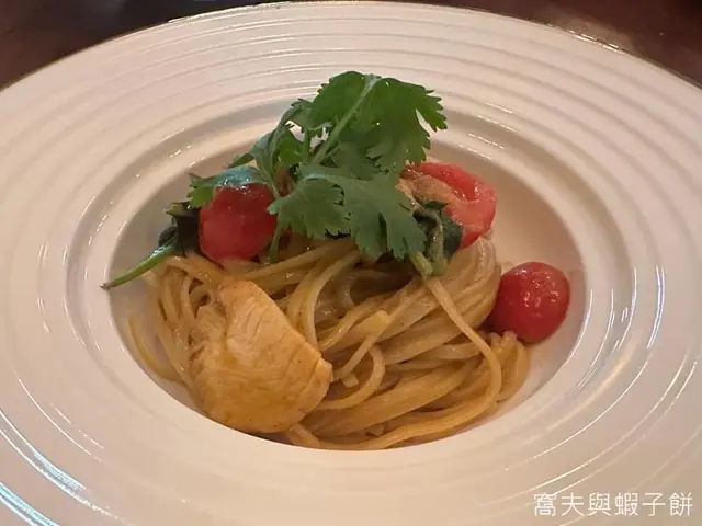 香辣低溫慢煮雞胸巴東汁扁意麵