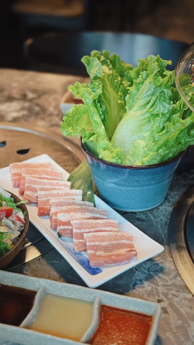 西班牙橡果黑毛豚腩厚切佐生菜