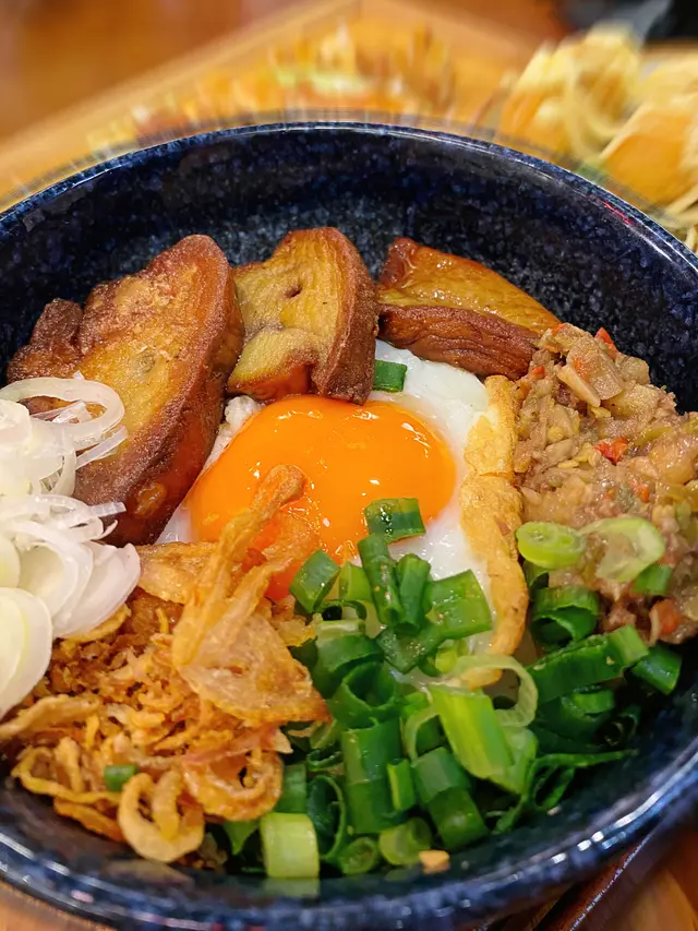 鵝肝夠厚度，入口香質感棉，肉碎、蛋、蒜、醬料配搭獨特 惹味十足👍🏻非常滿足的一個完美撈飯￼