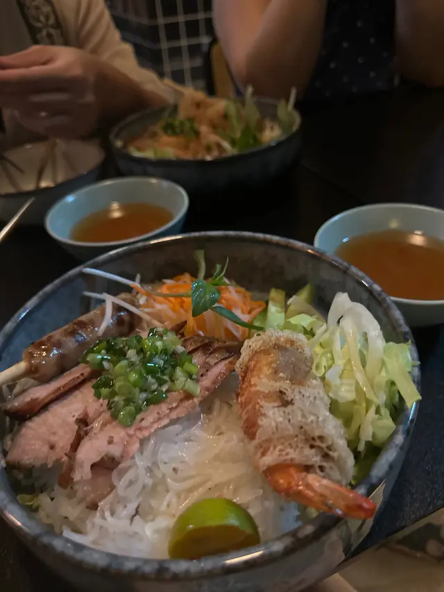 豬頸肉春卷撈檬