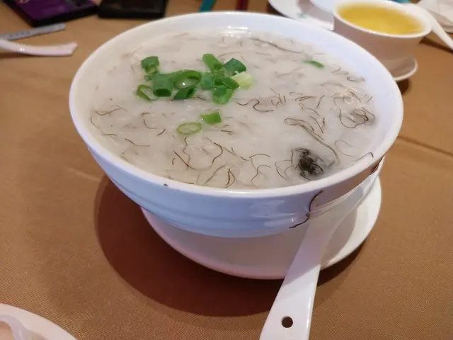 發財蠔豉豬骨粥 $18.8