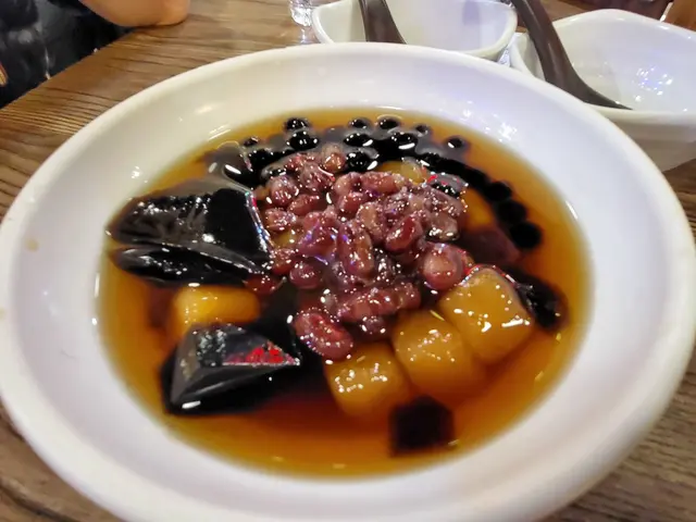 配料頗多，包括芋圓、仙草凍、小珍珠。芋圓幾大粒和够煙韌，但整體冇乜味，我只可以憑顏色不同分辨口味，但實際上都是一樣