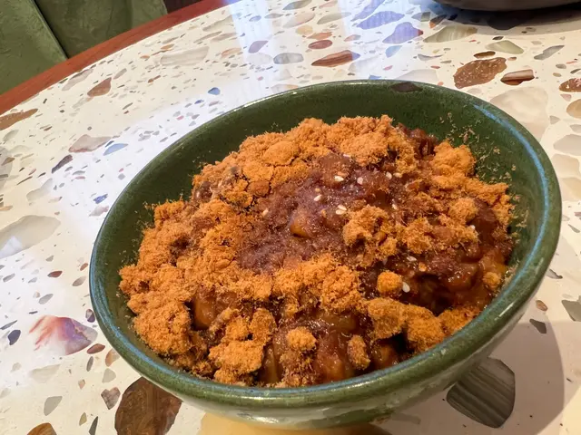 肉鬆皮蛋魯肉飯