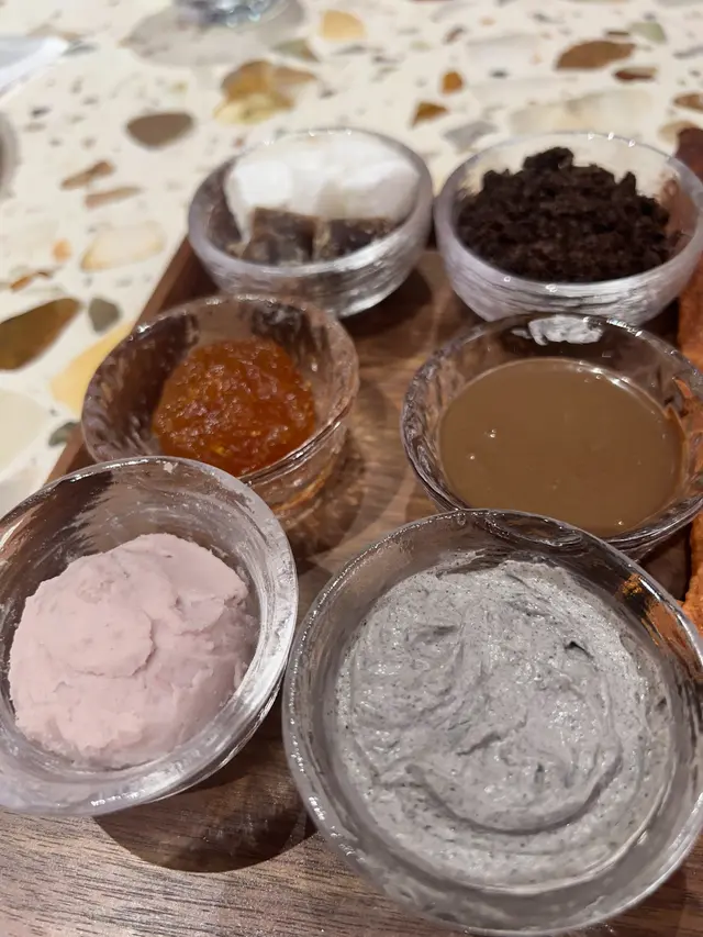 14吋巨大酥脆扁可頌