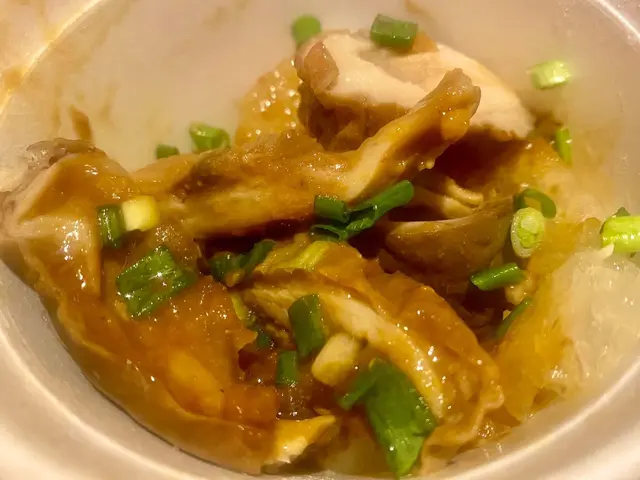 細雜燴：原味大腸、五香豬肚、清湯豬皮、鮮甜蘿蔔