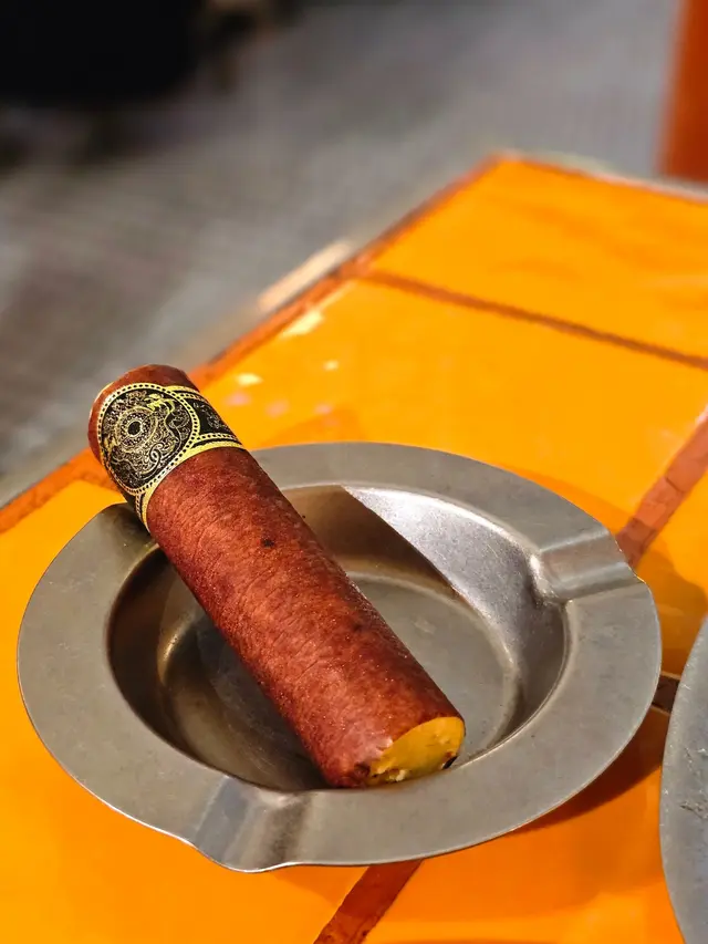 雪茄奶油卷: 蔥油伴七味粉