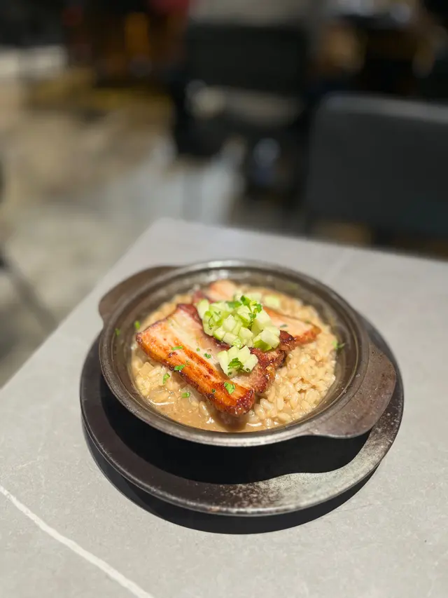 自家煙燻豬腩配黑啤意大利飯