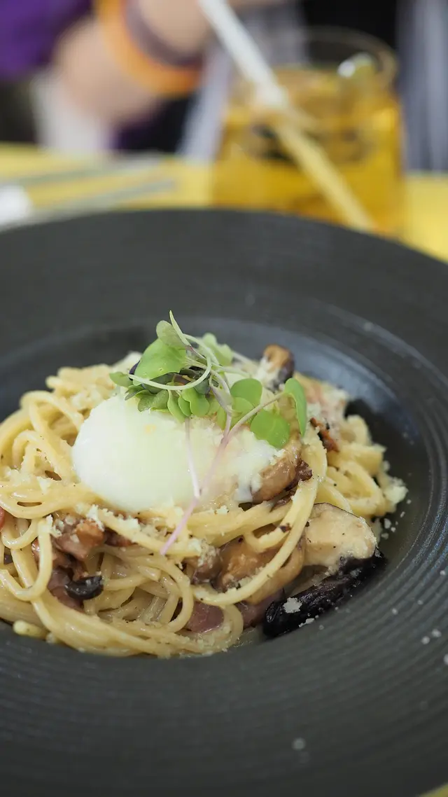 溫泉蛋黑松露忌廉汁卡邦尼意粉