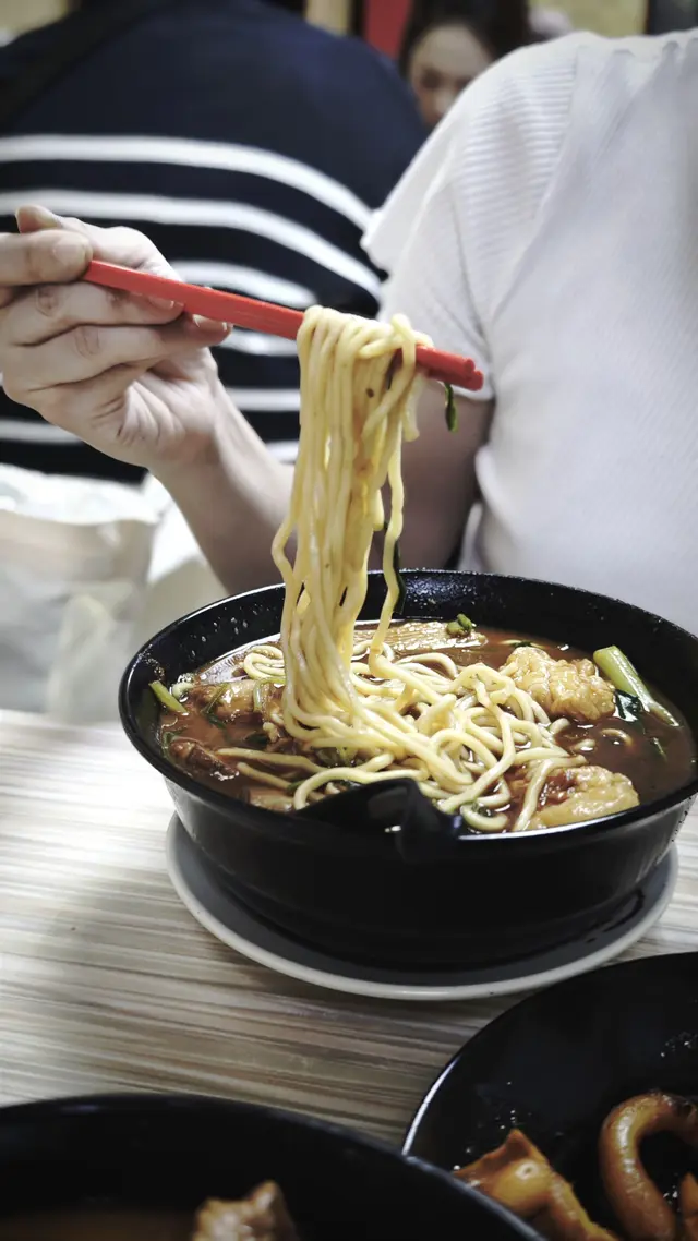 魚腐豬頸肉油麵