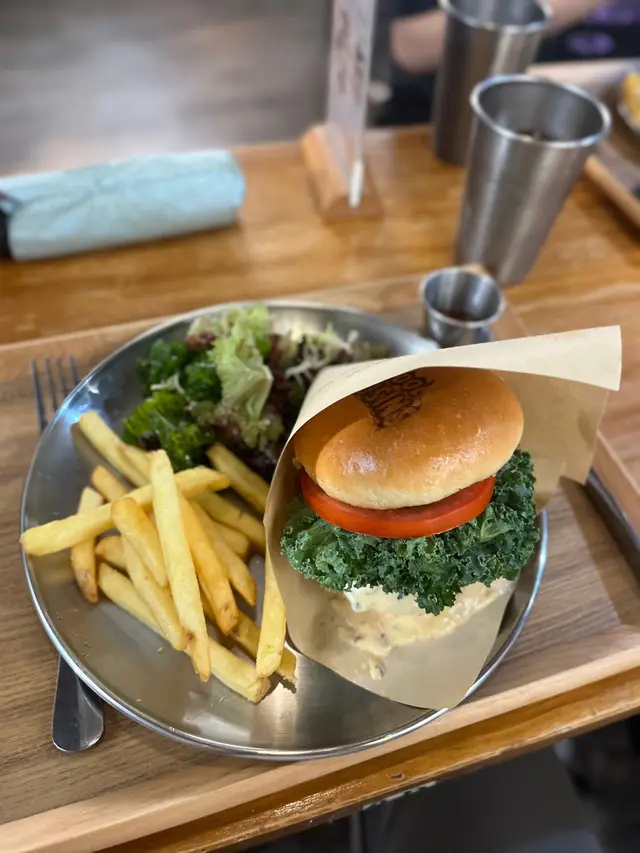 烤大啡菇黑松露芝士牛肉漢堡