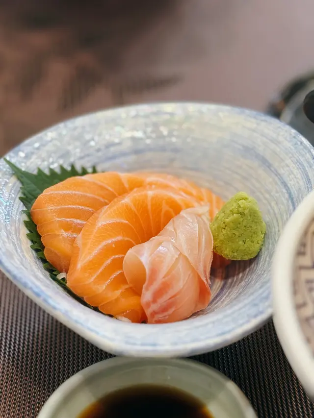 三文魚鯛魚刺身