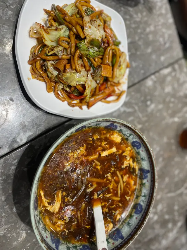 招牌酸辣湯 回鍋肉粗炒