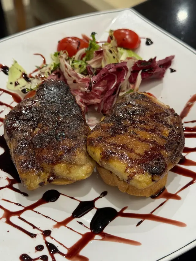 香煎鵝肝配紅酒汁