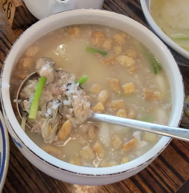 蠔仔肉碎生滾粥