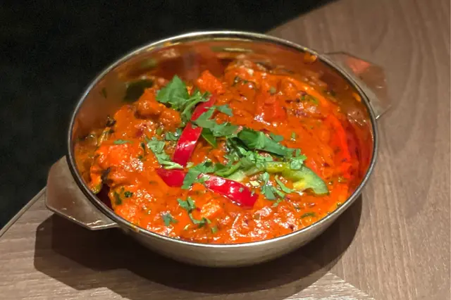 洋蔥紅茄香汁燴雞球