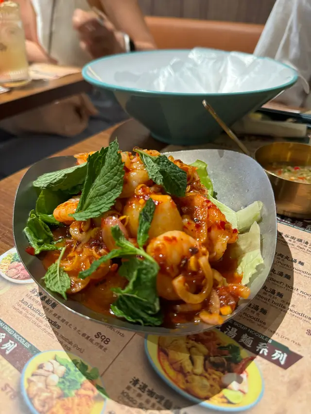 開胃前菜沙律,原來荔枝和蝦都幾夾,再配上酸酸甜甜,微辣的醬汁好清新,好適合夏天。