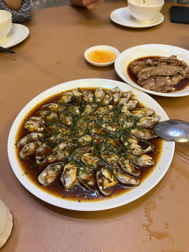 花甲新鮮無沙，秘製潮式醬汁夠曬鮮味😛，最後食到唔夠喉🤩 打卡一流📸
