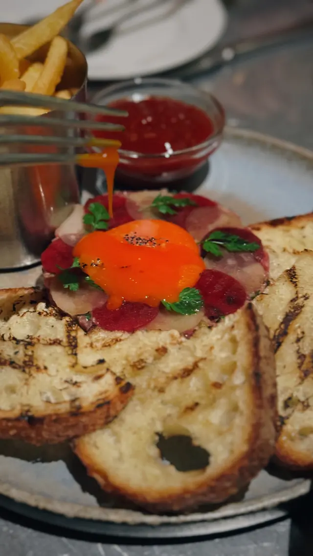 Beef Steak Tartare with Fries 
