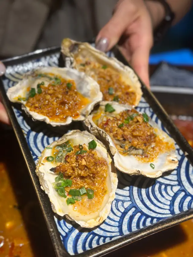 ▫️呢度嘅串燒燒得好出色,火候啱啱好!價錢好平🤩非常抵食!要留意大部份都係兩串起。
⭐️必食原條燒茄子、燒生蠔、牛舌心!