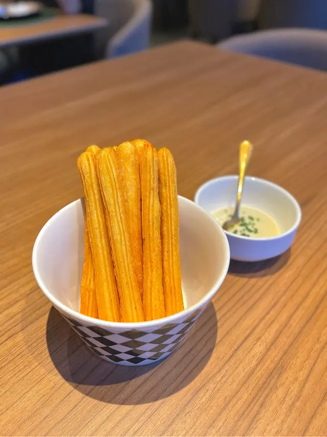 炸薯仔油條配大蒜蛋黃醬